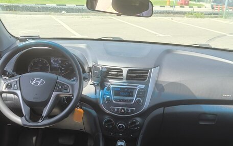 Hyundai Solaris II рестайлинг, 2015 год, 990 000 рублей, 8 фотография