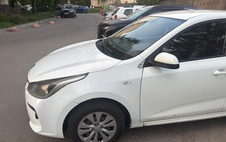 KIA Rio IV, 2018 год, 600 000 рублей, 3 фотография