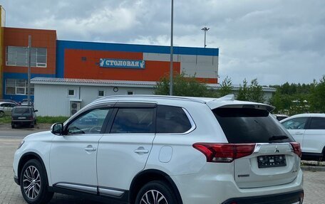 Mitsubishi Outlander III рестайлинг 3, 2018 год, 1 880 000 рублей, 5 фотография