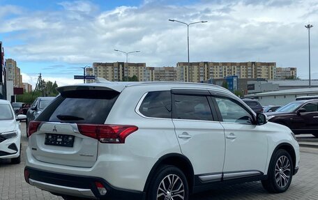 Mitsubishi Outlander III рестайлинг 3, 2018 год, 1 880 000 рублей, 4 фотография