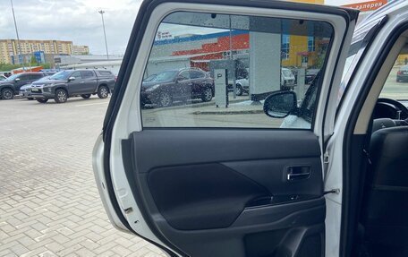 Mitsubishi Outlander III рестайлинг 3, 2018 год, 1 880 000 рублей, 12 фотография