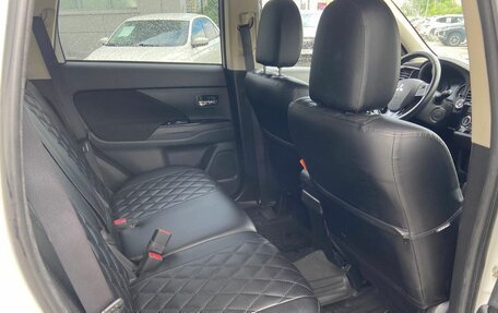 Mitsubishi Outlander III рестайлинг 3, 2018 год, 1 880 000 рублей, 11 фотография
