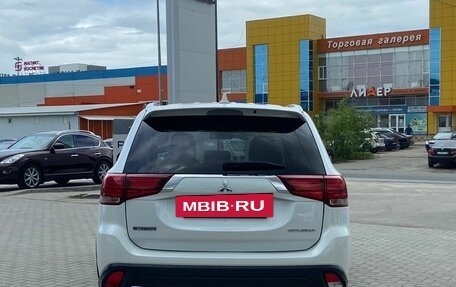 Mitsubishi Outlander III рестайлинг 3, 2018 год, 1 880 000 рублей, 6 фотография