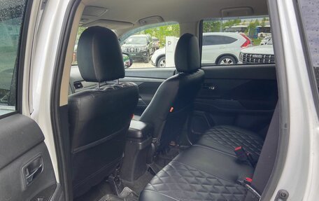 Mitsubishi Outlander III рестайлинг 3, 2018 год, 1 880 000 рублей, 13 фотография