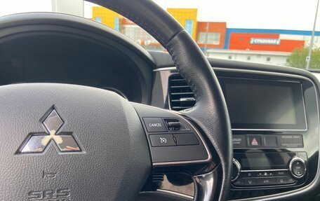 Mitsubishi Outlander III рестайлинг 3, 2018 год, 1 880 000 рублей, 21 фотография