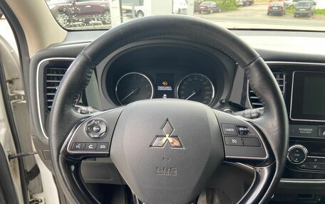 Mitsubishi Outlander III рестайлинг 3, 2018 год, 1 880 000 рублей, 19 фотография