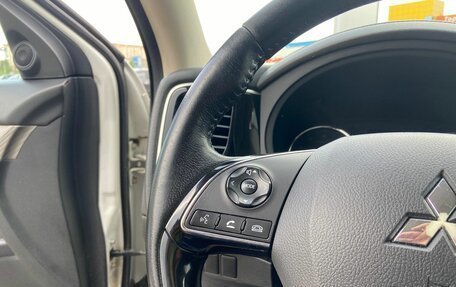 Mitsubishi Outlander III рестайлинг 3, 2018 год, 1 880 000 рублей, 20 фотография