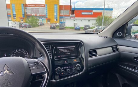 Mitsubishi Outlander III рестайлинг 3, 2018 год, 1 880 000 рублей, 27 фотография