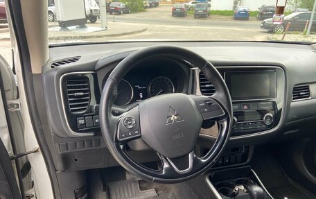 Mitsubishi Outlander III рестайлинг 3, 2018 год, 1 880 000 рублей, 17 фотография