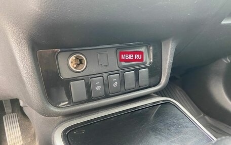 Mitsubishi Outlander III рестайлинг 3, 2018 год, 1 880 000 рублей, 25 фотография