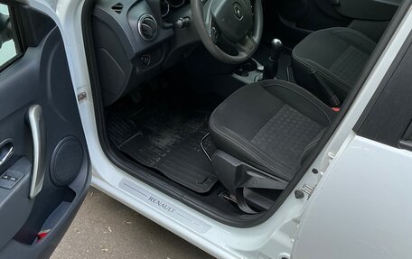 Renault Logan II, 2017 год, 550 000 рублей, 4 фотография