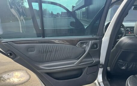 Mercedes-Benz E-Класс, 2002 год, 500 000 рублей, 10 фотография