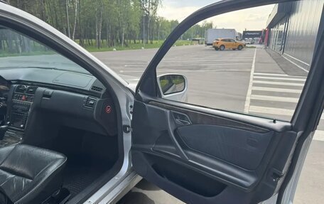 Mercedes-Benz E-Класс, 2002 год, 500 000 рублей, 13 фотография