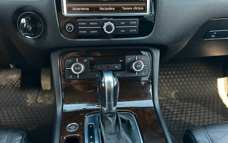 Volkswagen Touareg III, 2011 год, 2 490 000 рублей, 12 фотография