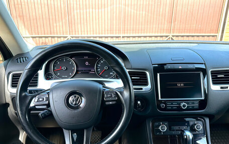 Volkswagen Touareg III, 2011 год, 2 490 000 рублей, 15 фотография