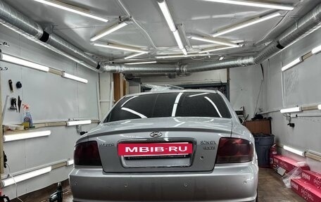 Hyundai Sonata IV рестайлинг, 2004 год, 450 000 рублей, 3 фотография