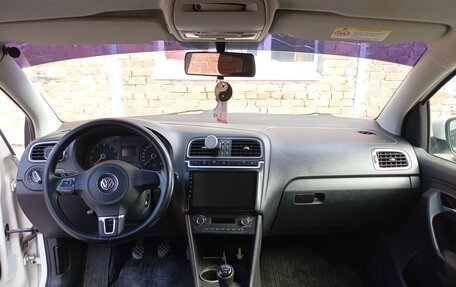 Volkswagen Polo VI (EU Market), 2011 год, 500 000 рублей, 11 фотография