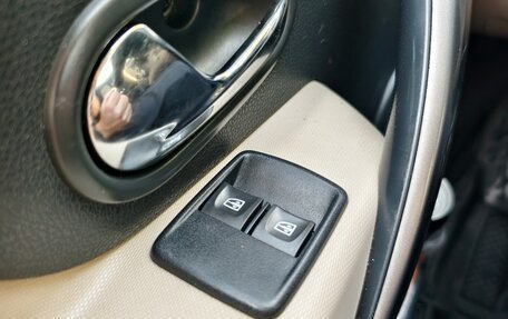 Renault Logan II, 2015 год, 720 000 рублей, 13 фотография