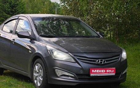 Hyundai Solaris II рестайлинг, 2015 год, 530 000 рублей, 1 фотография