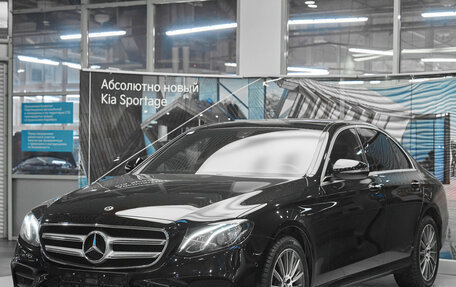 Mercedes-Benz E-Класс, 2020 год, 2 999 000 рублей, 1 фотография