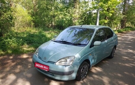 Toyota Prius IV XW50, 1998 год, 255 000 рублей, 1 фотография