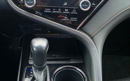 Toyota Camry, 2018 год, 2 300 000 рублей, 12 фотография