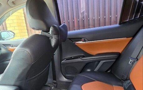 Toyota Camry, 2018 год, 2 300 000 рублей, 10 фотография
