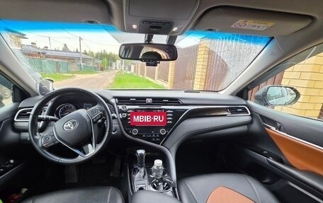 Toyota Camry, 2018 год, 2 300 000 рублей, 9 фотография