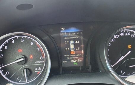 Toyota Camry, 2018 год, 2 300 000 рублей, 15 фотография