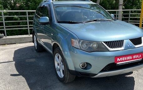 Mitsubishi Outlander III рестайлинг 3, 2007 год, 930 000 рублей, 2 фотография