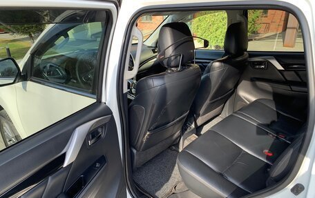 Mitsubishi Pajero Sport III рестайлинг, 2018 год, 2 990 000 рублей, 11 фотография