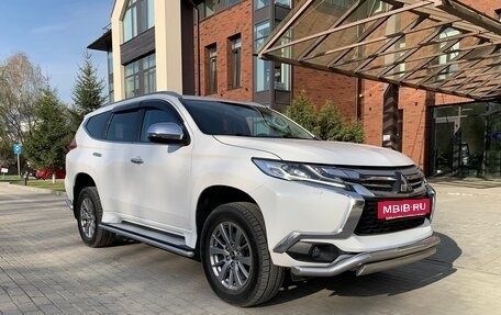 Mitsubishi Pajero Sport III рестайлинг, 2018 год, 2 990 000 рублей, 3 фотография
