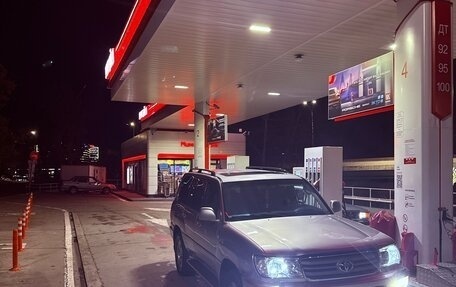 Toyota Land Cruiser 100 рестайлинг 2, 2003 год, 1 700 000 рублей, 3 фотография
