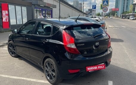 Hyundai Solaris II рестайлинг, 2011 год, 720 000 рублей, 3 фотография