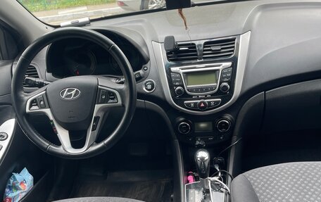 Hyundai Solaris II рестайлинг, 2011 год, 720 000 рублей, 30 фотография