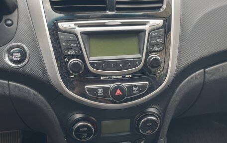Hyundai Solaris II рестайлинг, 2011 год, 720 000 рублей, 32 фотография