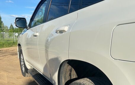 Toyota Land Cruiser Prado 150 рестайлинг 2, 2014 год, 3 650 000 рублей, 7 фотография