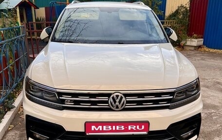 Volkswagen Tiguan II, 2018 год, 2 600 000 рублей, 2 фотография