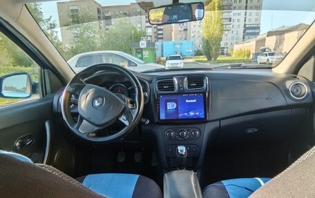 Renault Logan II, 2017 год, 750 000 рублей, 7 фотография