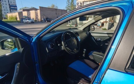 Renault Logan II, 2017 год, 750 000 рублей, 14 фотография