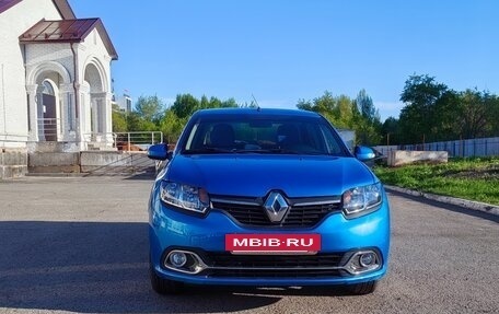 Renault Logan II, 2017 год, 750 000 рублей, 3 фотография