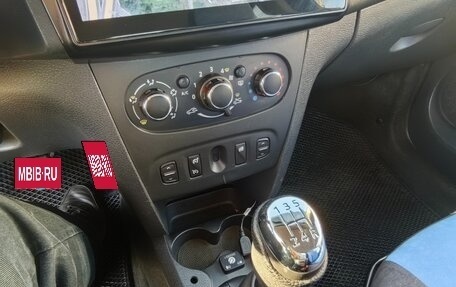 Renault Logan II, 2017 год, 750 000 рублей, 13 фотография