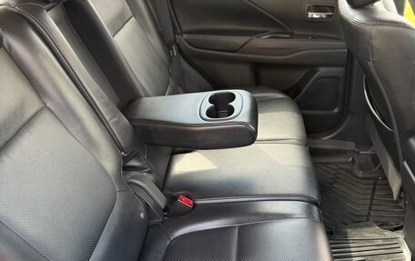 Mitsubishi Outlander III рестайлинг 3, 2017 год, 1 430 000 рублей, 10 фотография