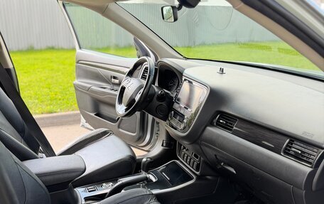 Mitsubishi Outlander III рестайлинг 3, 2017 год, 1 430 000 рублей, 9 фотография