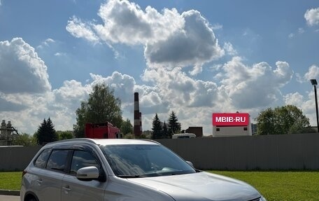 Mitsubishi Outlander III рестайлинг 3, 2017 год, 1 430 000 рублей, 6 фотография