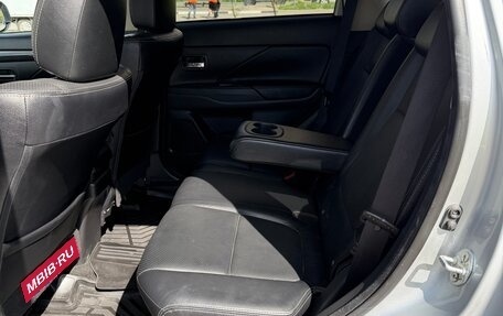 Mitsubishi Outlander III рестайлинг 3, 2017 год, 1 430 000 рублей, 8 фотография