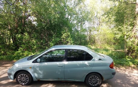Toyota Prius IV XW50, 1998 год, 255 000 рублей, 4 фотография