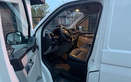 Volkswagen Transporter T6 рестайлинг, 2016 год, 2 800 000 рублей, 4 фотография