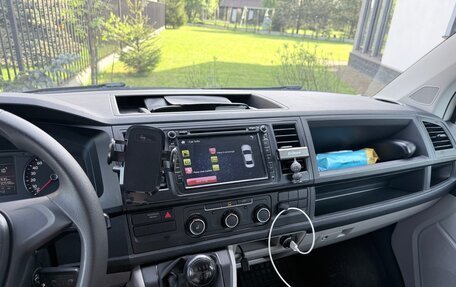 Volkswagen Transporter T6 рестайлинг, 2016 год, 2 800 000 рублей, 6 фотография