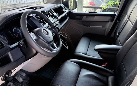 Volkswagen Transporter T6 рестайлинг, 2016 год, 2 800 000 рублей, 7 фотография